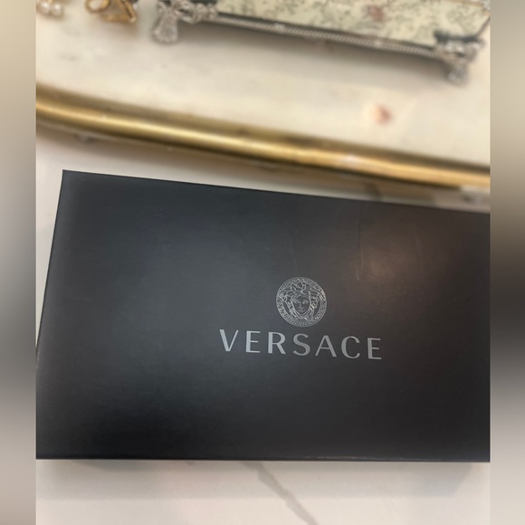 Brand new with tag Versace bra and underwear - Picture 5 of 10